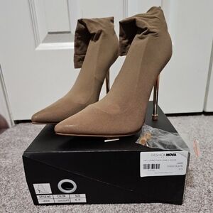 Fashion Nova Women Ankle Booties Size 6 1/2 *NIB*